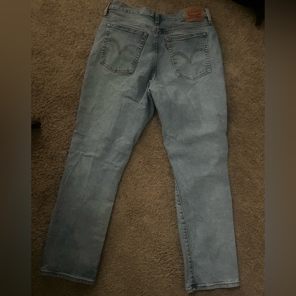 Levi's Wonen’s Relaxed Fit Distressed Blue Jeans - Picture 2 of 5